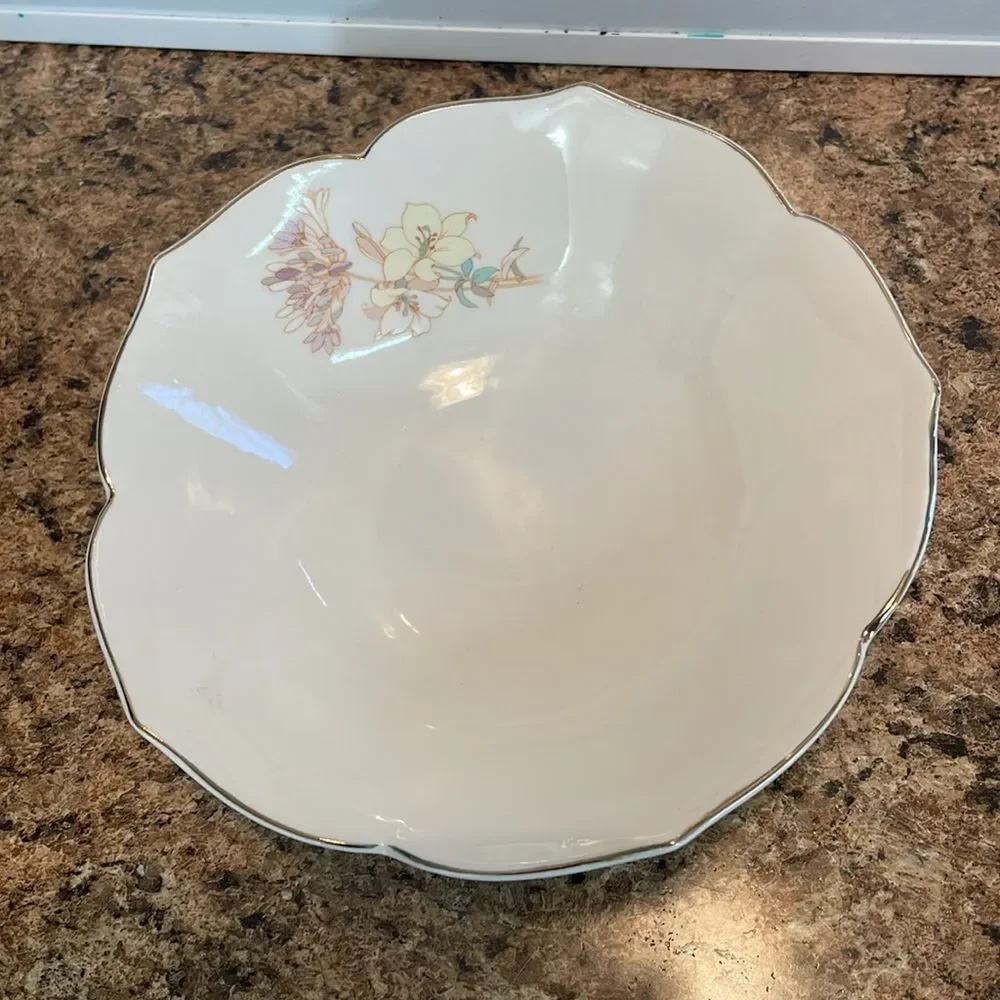 Vintage Floral Scalloped Bowl Japan Porcelain Gold Trim‎ Serving Dish